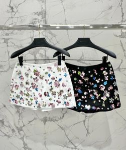 Kvinnors shorts 2024SS Summer Luxury Women High Quality Colorful Sequined Flower Pants for Female 2 Color GDNZ 2.29