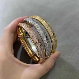 Hot tiffay 1 V Gold CNC Roman Digital Bracciale Uomo e donna Moda Versatile 7X76