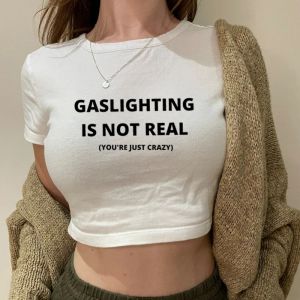 T-shirt Gaslighting Is Not Real Sei solo pazzo Crop Top Donna Scherzo divertente Satira Vestiti Meme T Shirt Y2k Baby Tee Donna O Collo