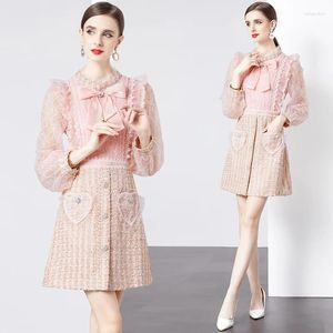 Abiti casual Abito in tweed rosa Donna Elegante lusso Primavera e autunno Maglia con paillettes Piccolo fiocco profumato Cena di alta qualità