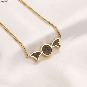 Fashion Necklace Designer Choker Pendant Necklaces Exquisite Women Gift Leather Long Chain Spring Romantic Gold Clover Necklace Love Jewelry Wholesale