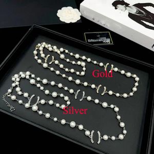 Naszyjniki wiszące 18k złota luksusowa marka designerka wisiorki Naszyjniki 925 Srebrny kryształ Pearl Titanium Letter Letter Choker Naszyjnik Y2404297ff8