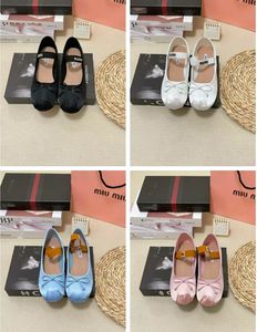 2024 Tasarımcı Erken Kadın Sandaletleri Yeni Özel Klasik Bale Ayakkabı Dans Ayakkabı Büyükanne Ayakkabıları. Renk: Siyah, beyaz, kahverengi, pembe, mavi yarda: 34-41