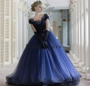 Blu navy Puffy Abiti 15 anos Organza Cap Sleeve In rilievo Applique Abiti Quinceanera Per ragazze Principessa Serata formale Festa Go5797302