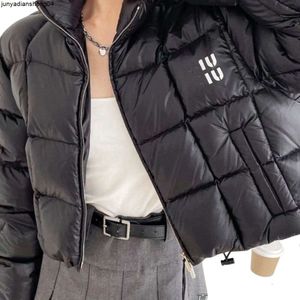 23SS 디자이너 다운 재킷 겨울 재킷 90% 흰색 오리 다운 복어 재킷 짧은 단색 편지 인쇄 가디건 코트