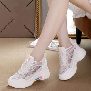 Damenschuhe mit dicken Sohlen, kleine weiße Schuhe, 2024 Sommer, modische, dünne, atmungsaktive Mesh-Schuhe, modische Damen-Freizeit-Sportschuhe