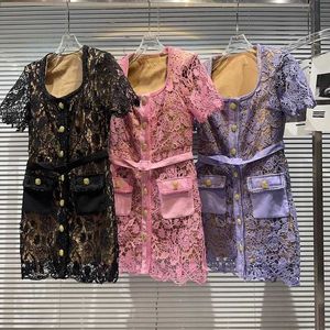 Vestidos Casuais Básicos Absgd 2023 Verão Nova Coleção Manga Curta Colarinho Quadrado Único Breasted Botões Renda Gancho Flor Vestido Cinto J240224