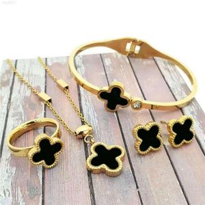 Necklace Designer for Woman 18k Gold Plated Four Leaf Clover Necklace Earrings Set Fashion Red Agate Necklace Wedding Party Jewelry Gift Combination Suit