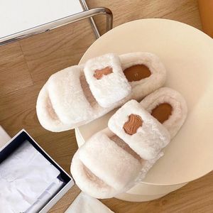 Fluffy Luxurys Designer Sandália Pena Mulher Favorita Outono Novo Chinelo Preto Branco Salto Plano Interior Sliders Inverno Ao Ar Livre Senhora Mule Fur Fuzzy Slides Casual Sapato