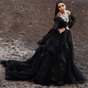 Muhteşem Siyah Gotik Gelinlik 2024 Kapalı Omuzlar Lüks Ruffles Uzun Kollu Gelinlikler Arka Dantel Aplikler Bir Çizgi Tül Gelin Elbise Vestidos De Novia