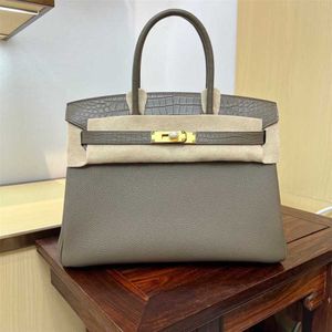 Outlet di fabbrica del 70% sulla borsa fatta a mano in pura pelle da donna in vera pelle cucita a mano con tocco combinato in vendita