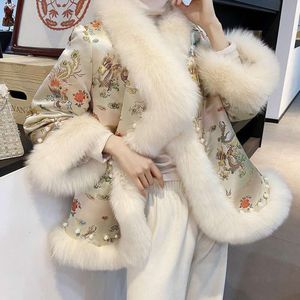 2023 Nuova versione coreana imitazione pelliccia di volpe del mantello per le donne con il cinese perline per unghie stile Haining cappotto in inverno 112263