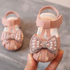 Summiste sandały księżniczki Śliczne łuk zamknięte palce u nogi miękkie sole butów maluchów dziewczęta Firstwalkers CSH1292 240307