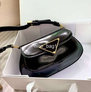 Designer Hobo Bag Genuine Leather Shoulder Fashion Triangle Handbag Top Quality Womens Wandering Chinese Letter Envelope Underarm Bags