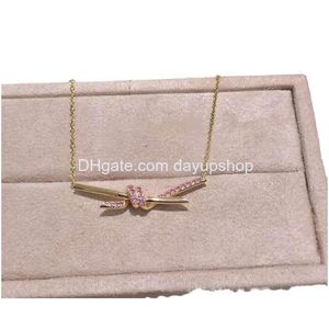 Pendant Necklaces Tlris 8Jd Pendant Necklaces Necklace High Edition V Gold T Family Pink Diamond Twisted For Women 18K Light Luxury Kn Dhnlc