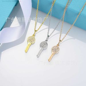 디자이너 Tiffancy Necklace New T Home Inlaid Circular Mini 키 목걸이 여성 패션 및 다목적 목걸이를위한 18K 로즈 골드 도금