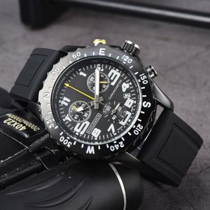 Designer Mens 44mm Rubber Chronograph Multiple Color Men Fashion Wrist Watches Man Style Multifunktion Silicone Watch