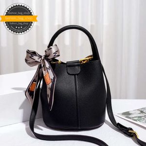 Tasarımcı Çanta Kadın Deri Omuz Çantası Moda Ahşap Renk Mavi Menekşe Duruş Elde Taşına Yeni Kadın Lychee Desen Tek Omuz Banliyö Crossbody Bag