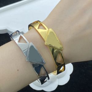 Klassisk svart glasyr triangel lyx varumärkesdesigner kristall armband manschett armband charm armband hänge för kvinnor män fest smycken mode tillbehör gåvor
