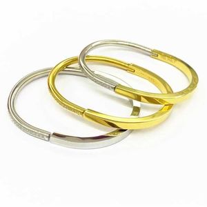 Hot Low price jewelry Korean engraved 18K gold titanium steel womens tiffay classic horseshoe buckle bracelet AWL5
