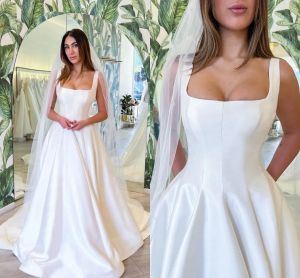 Affascinanti semplici taglie forti Abiti da sposa linea per la sposa Donne nere Senza spalline Collo quadrato Sweep Train Abiti da sposa da giardino Vestido De Noiva Personalizzato