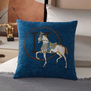 Horse Chenille Pillow Case Home Soffa Cushion Bedside Soft Bag Lumbal Support Pillows Office Tupplur