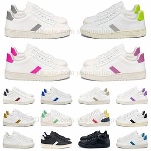 Dhgates heta casual skor v10 campo urca löpare canvas mocka äkta läder herrar kvinnor sneakers spetsar upp scarpe stötdämpande rosa himmel blå röd brun vintage loafer