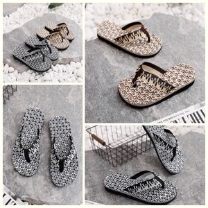 2024 Gai Womens Sandals Женские тапочки мода цветочные тапочка с резиновыми квартирами сандалии летние пляжные туфли размер 39-45