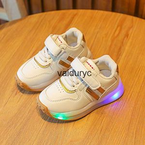 Sukienki sukienki buty dziecięce buty sportowe 2023 Spring Edition Luminous Baby Walking Buty dla chłopców i dziewcząt buty z łatwą LED FlashingH240307