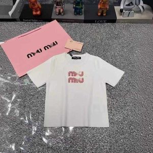 Designer Mi24 Springsummer New Sweet Style ThreeDimensional Hot Diamond Letter Decoration Round Neck Short Sleeve Sticked Top JHGK