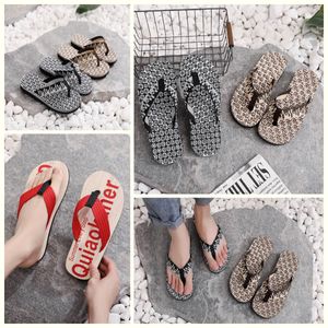 2024 Gai Womens Sandals 여자 슬리퍼 패션 플로럴 슬리퍼 가죽 고무 아파트 샌들 여름 해변 신발 유로 39-45 저렴한 가격