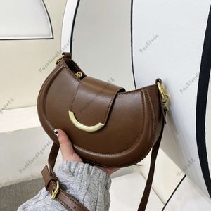 Fransk nischdesign Kvinnväskor Ladybags 2023 Ny vintersadelväska med avancerad känsla av Crossbody liten väska