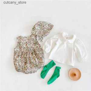 Jumpsuits 3PCS/Set Ubrania dla niemowląt Nowe bawełniane i lniane dziewczęta kwiatowy Romper Spring Infant Casual Peter Pan Collar Sweet Clothing Zestaw L240307