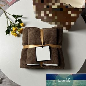 Confezione regalo portatile di lusso superiore Coppia asciugamano da bagno fronte-retro Confezione di asciugamani in due pezzi ad asciugatura rapida per adulti di grandi dimensioni che assorbe l'acqua