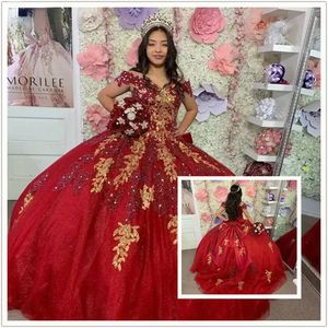 Splendidi abiti Quinceanera rossi con abbellimenti dorati con paillettes Sweet 16 eleganti abiti da ballo con corsetto con spalle scoperte