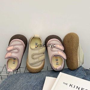 Sandals Childrens mesh shoes 2024 spring/summer large hole hollow half sandals for boys breathable sports girls casual and versatile shoesH240307