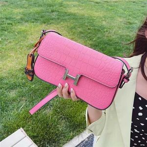 70% Factory Outlet Off Early Autumn One Crossbody Women's Solid Color Underarm Street Accessories on sale