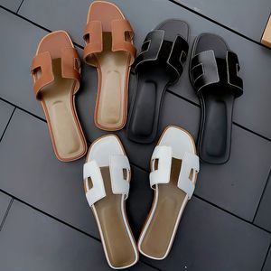 Designer-Slides aus Leder für Damen, Sommer-Flachschuhe, modische Strand-Slipper für Damen, Letter-Drag-Slides, Flip-Flops, Plattform, orangefarbene Hausschuhe, Absätze, Slides