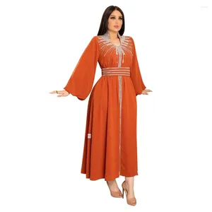 Ethnische Kleidung 2024 Spot Arabisches Kleid Naher Osten Kaftan Mode Diamant mit Gürtel Chiffon Kleid Rock Hersteller Großhandel