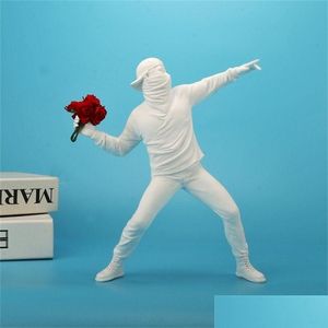 Arti e mestieri Resina Banksy Scptures Lanciatore di fiori Statua Bomber Decorazione della casa Accessori Ornamenti da scrivania moderni Figur da collezione Dhcfd