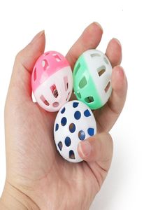 Brinquedos para animais de estimação oco plástico pet gato colorido bola brinquedo com pequeno sino adorável voz plástico interativo tinkle filhote de cachorro papagaio play9668711