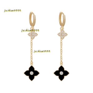 Studkoreansk version av högkvalitativ fyrbladklöver örhängen Designer för kvinnorörhängen smycken klassiska mode zirkonblomma genomborrade öronspänne smycken gåva