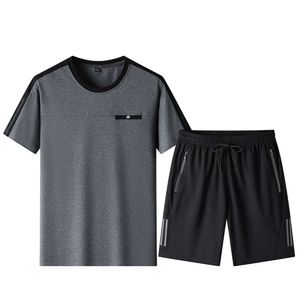 ソリッドカラーの半袖Tシャツ、コットンカジュアルストレッチスポーツアイスショートパンツセット、メンズフルセットの男性の夏の服装