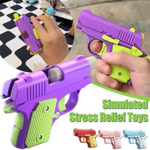 Pistolety dla dzieci grawitacji pistolet pistolet zabawka 3D Mini Model Toy Bullets No Fire Guma Pistolet Mini Radish Nóż Model Baby 1911 Toy YQ240307