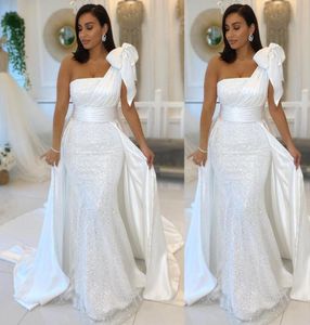 2021 Bling Sexy Meerjungfrau Brautkleider Eine Schulter mit Schleife Pailletten Spitze Sweep Zug Plus Size Pailletten formelles Brautkleid Weste7192172