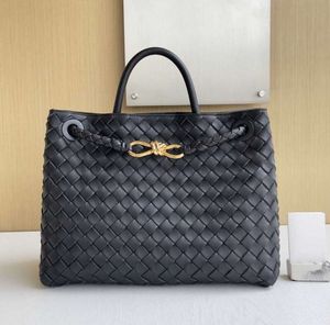 B Family 8-Line Buckle Andiamo Original Leather 2023 New Woven Womens Portable Single Shoulder Crossbody Officiell Document Tote Bag S3fdsdhh