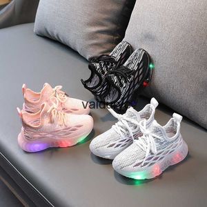 Sneakers Dress Shoes 2023 Spring and Autumn New Childrens LED Light Knitted Girls Running Shoes Boys Breathable and Luminous Sports Shoes Childrens ShoesH240307