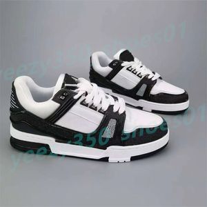 Designer Cowhide Casual Shoes For Men and Women New Couple TPU Outsole Lovers Letter Printing Brodery Fashion Joker Personlighet Legal Copy Coach Sneakers Y77