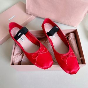 Kadın Bale Flats Ayakkabı Tasarımcı Dans Ayakkabıları Kadın Tek Ayakkabı Balerin MM Platformu Bowknot Sığ Düz Sandalet Kadınlar İçin