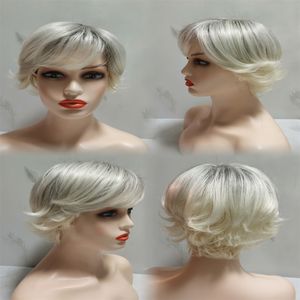 Женские серо-белые короткие парики среднего возраста, естественно распущенные и вздернутые вверх короткие светло-русые волосы.
